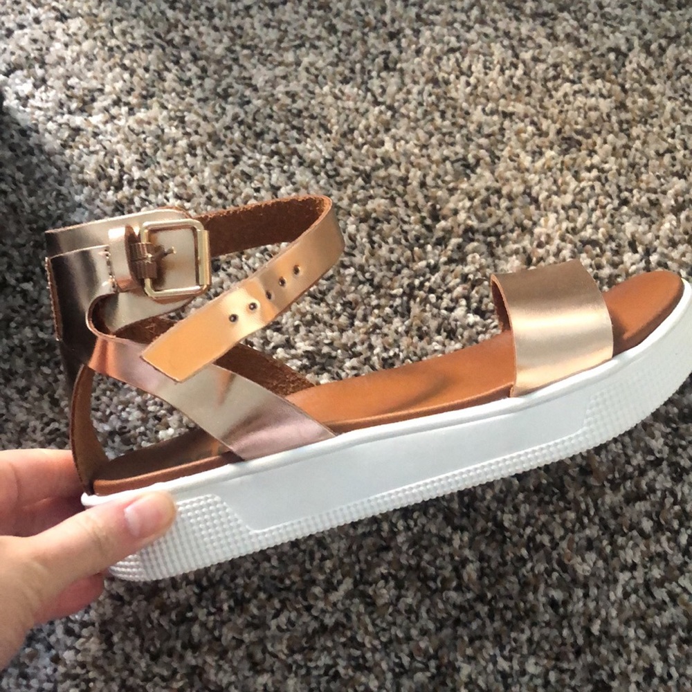 NEW NEVER WORN Gold Platform Sandals